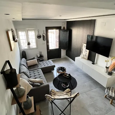 Prachtig Gemoderniseerde Woning Op 250 Meter Het *