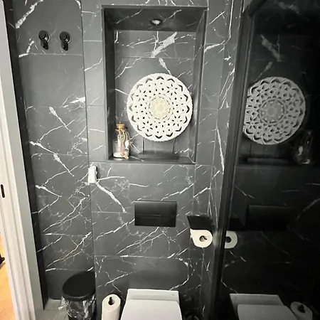 Vakantiehuis Prachtig Gemoderniseerde Woning Op 250 Meter Het *