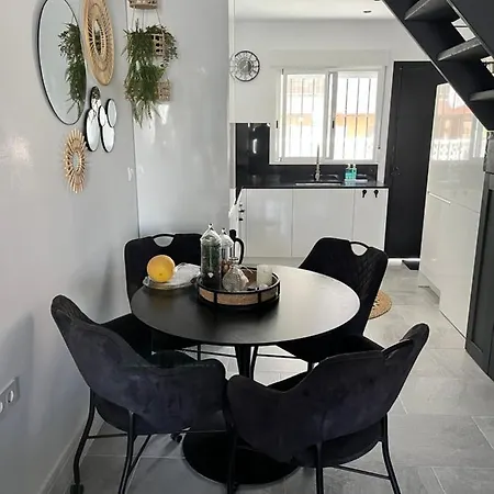 Prachtig Gemoderniseerde Woning Op 250 Meter Het *