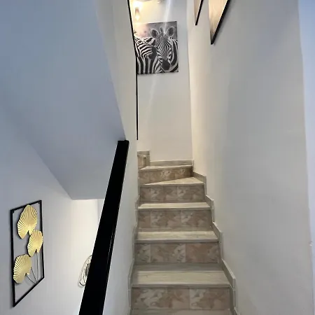 Holiday home Prachtig Gemoderniseerde Woning Op 250 Meter Het