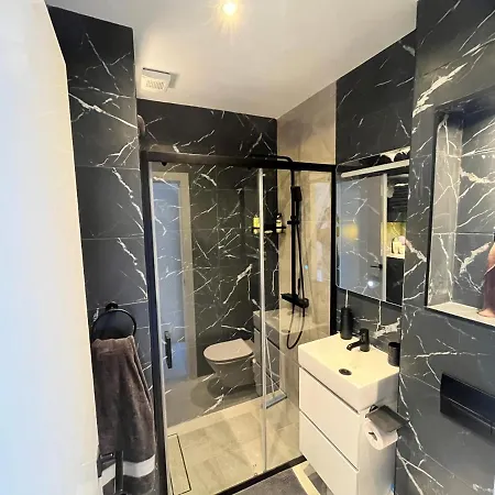 Holiday home Prachtig Gemoderniseerde Woning Op 250 Meter Het